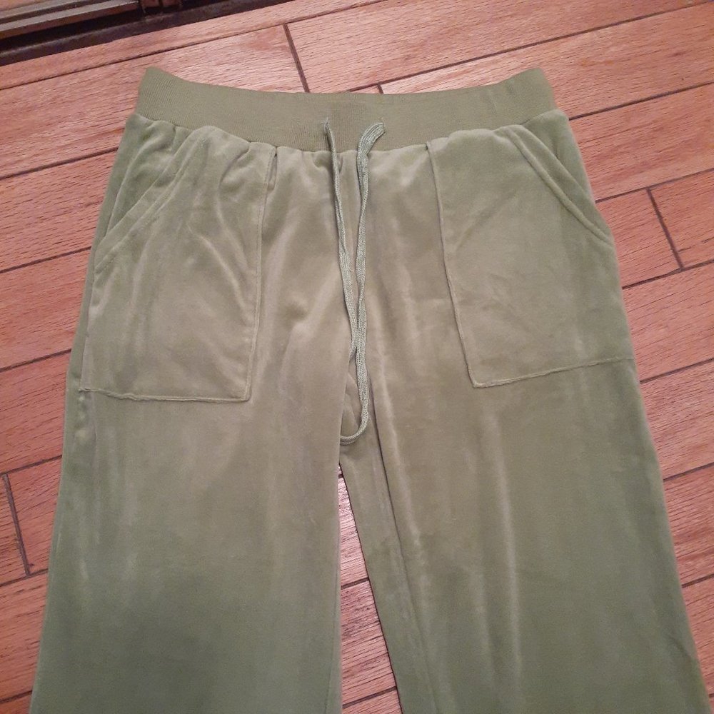 Velvet loose-fitting pants(NWT) - Picture 2 of 4